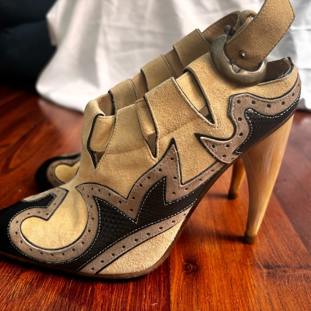 Alexander McQueen Beige and Black Women's Shoes
